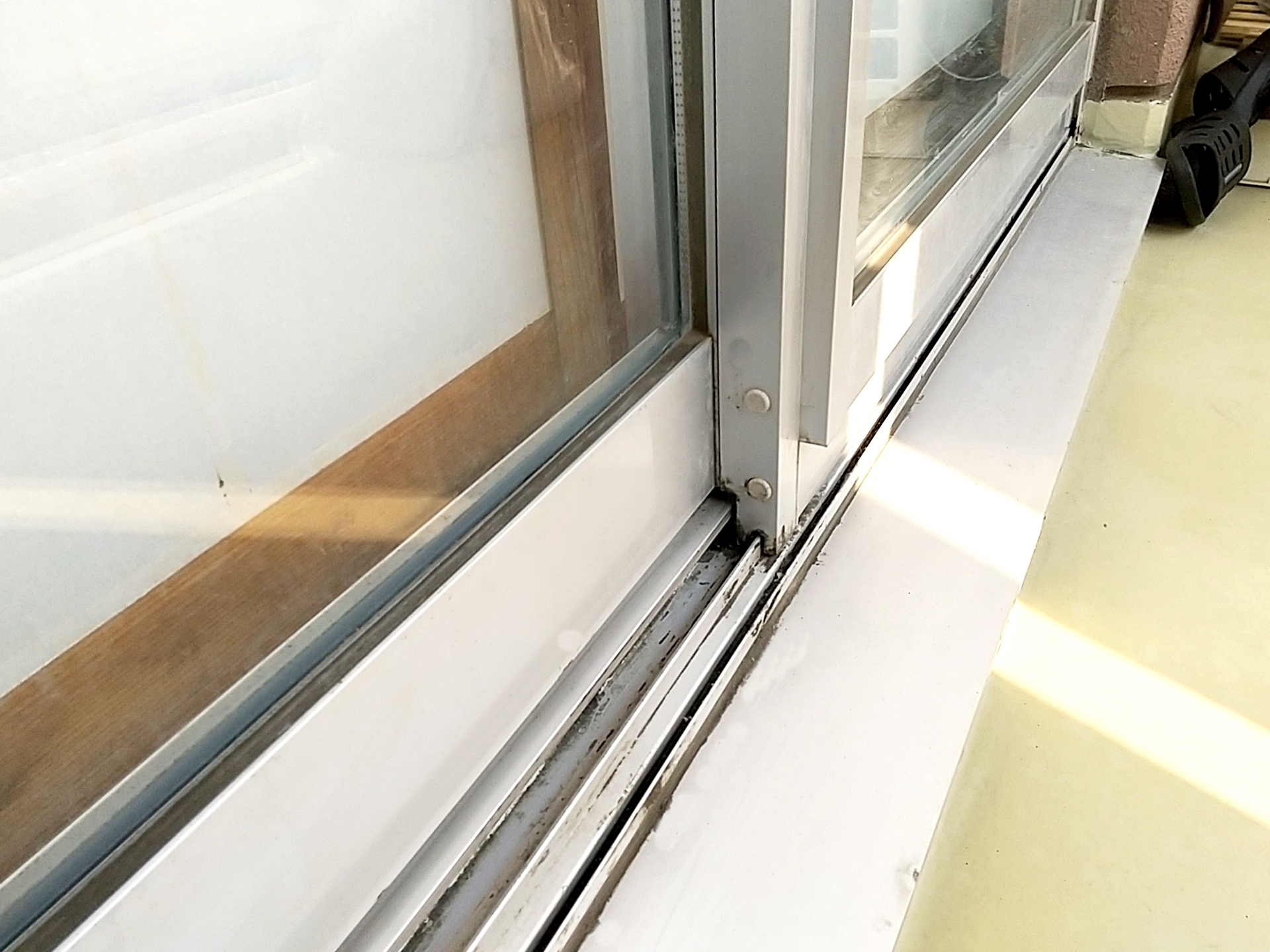 みちのくリペア仙台　サッシ傷イメージ画像