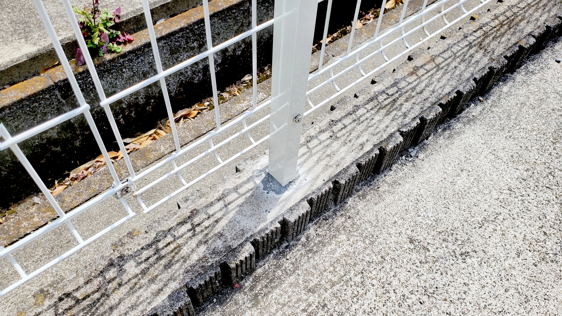 みちのくリペア仙台　フェンス破損イメージ画像